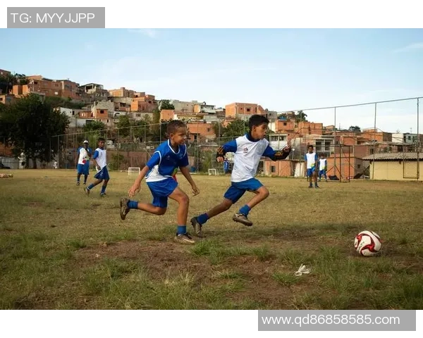 感谢足球教练无私奉献与辛勤付出让我们在绿茵场上成长与进步 感谢足球教练无私奉献与辛勤付出让我们在绿茵场上成长与进步